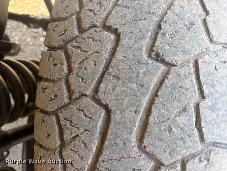 image for item EG2082 2006 Ford F350 Super Duty flatbed pickup truck