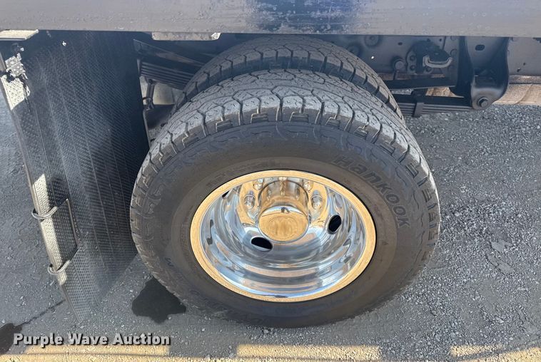 image for item EG2082 2006 Ford F350 Super Duty flatbed pickup truck