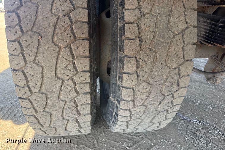 image for item EG2082 2006 Ford F350 Super Duty flatbed pickup truck