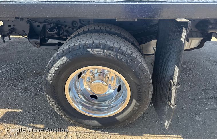 image for item EG2082 2006 Ford F350 Super Duty flatbed pickup truck