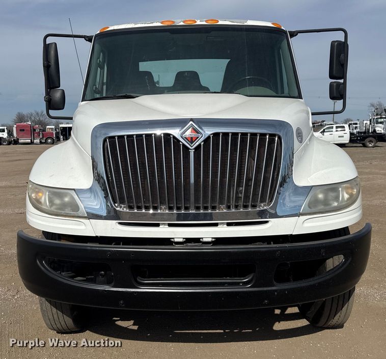 image for item EG2086 2017 International 4300 flatbed truck