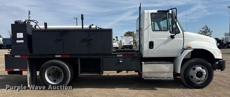 image for item EG2086 2017 International 4300 flatbed truck