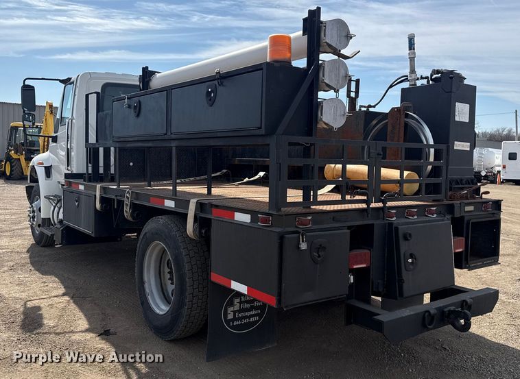 image for item EG2086 2017 International 4300 flatbed truck