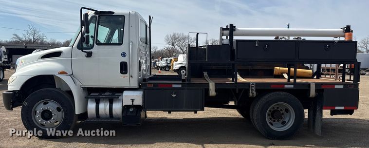 image for item EG2086 2017 International 4300 flatbed truck