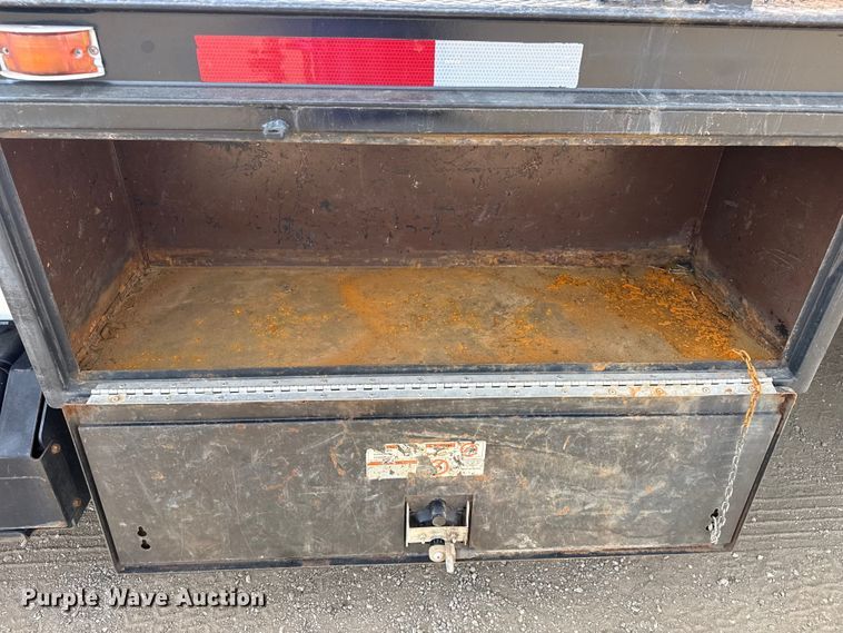 image for item EG2086 2017 International 4300 flatbed truck