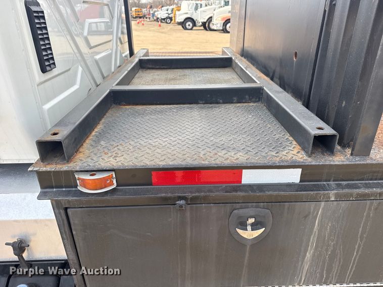 image for item EG2086 2017 International 4300 flatbed truck