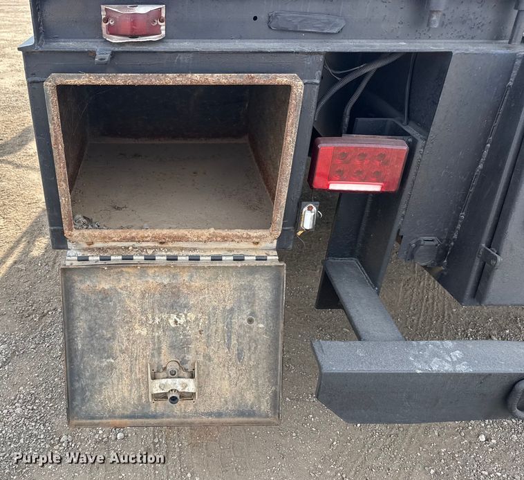 image for item EG2086 2017 International 4300 flatbed truck