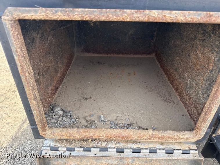 image for item EG2086 2017 International 4300 flatbed truck