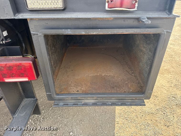 image for item EG2086 2017 International 4300 flatbed truck