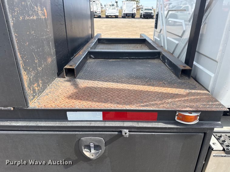 image for item EG2086 2017 International 4300 flatbed truck