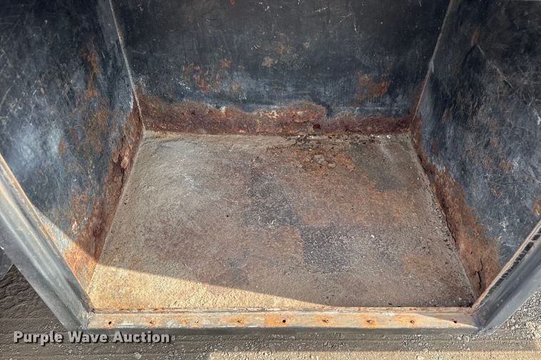 image for item EG2086 2017 International 4300 flatbed truck