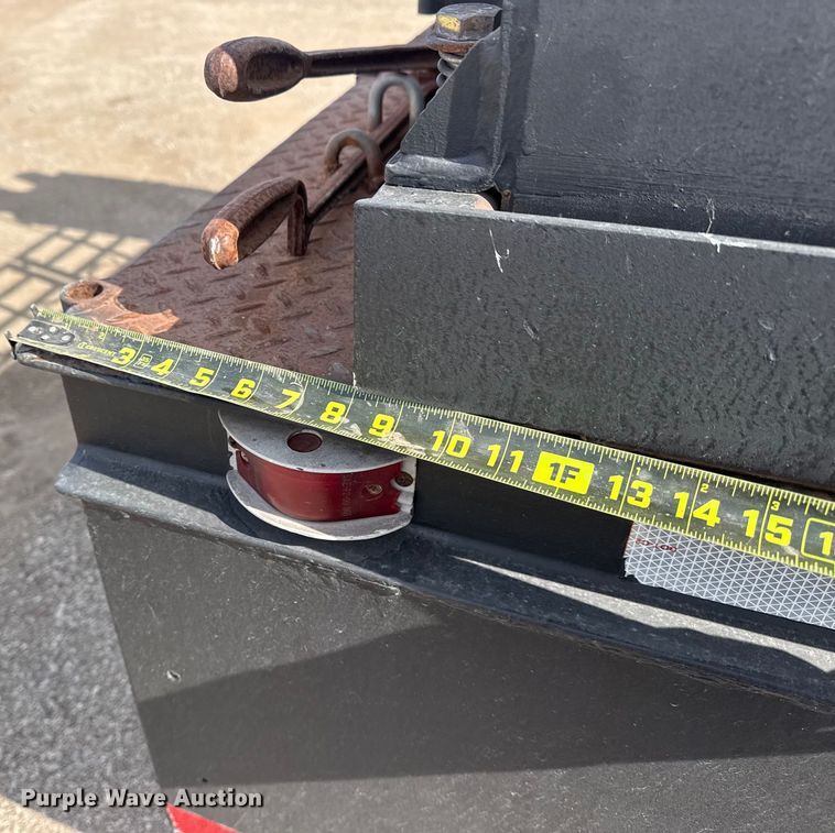 image for item EG2086 2017 International 4300 flatbed truck