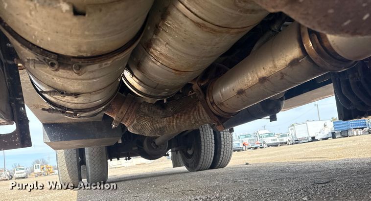 image for item EG2086 2017 International 4300 flatbed truck