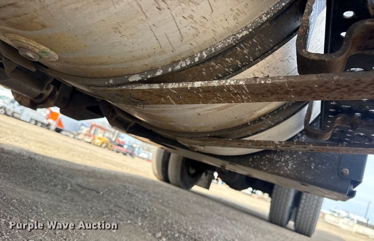 image for item EG2086 2017 International 4300 flatbed truck