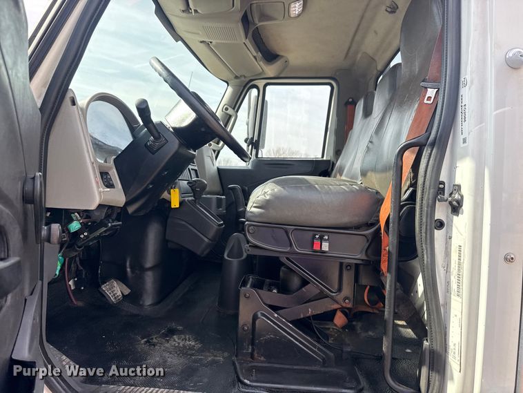 image for item EG2086 2017 International 4300 flatbed truck