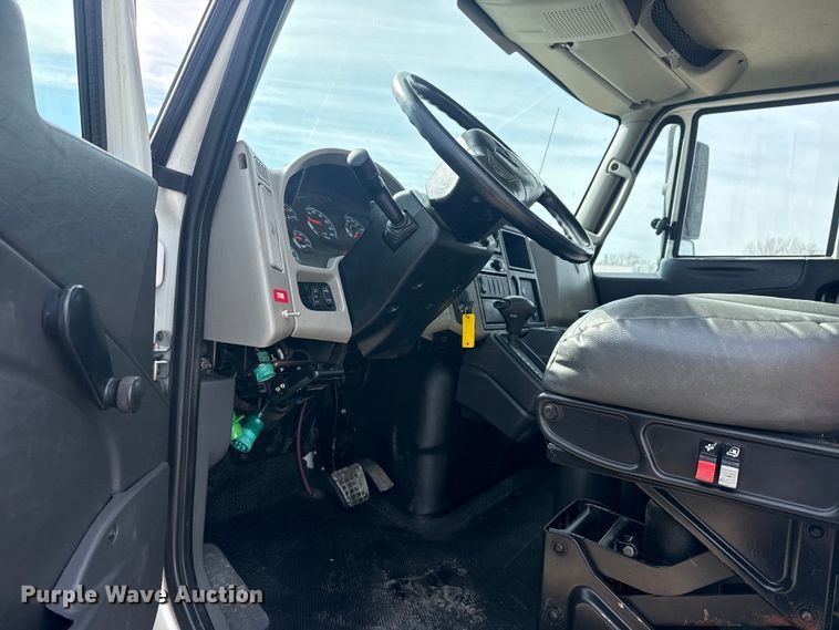 image for item EG2086 2017 International 4300 flatbed truck