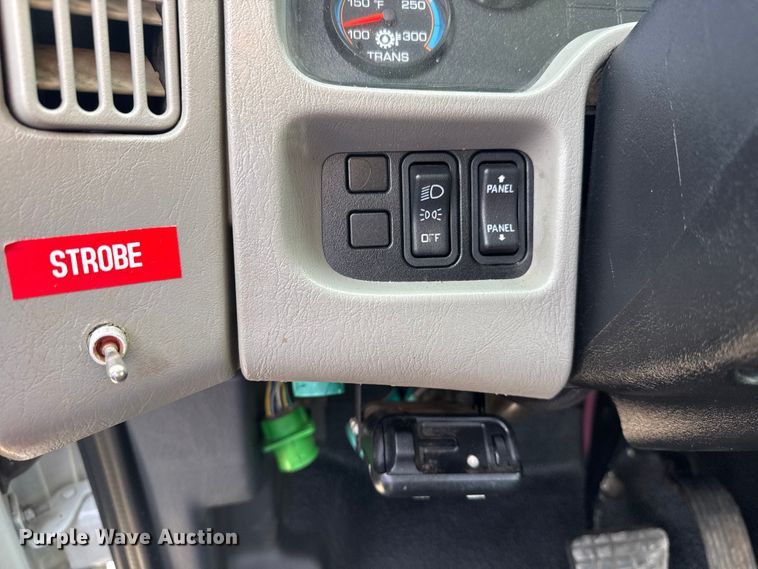 image for item EG2086 2017 International 4300 flatbed truck