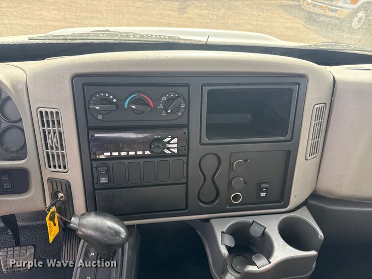 image for item EG2086 2017 International 4300 flatbed truck