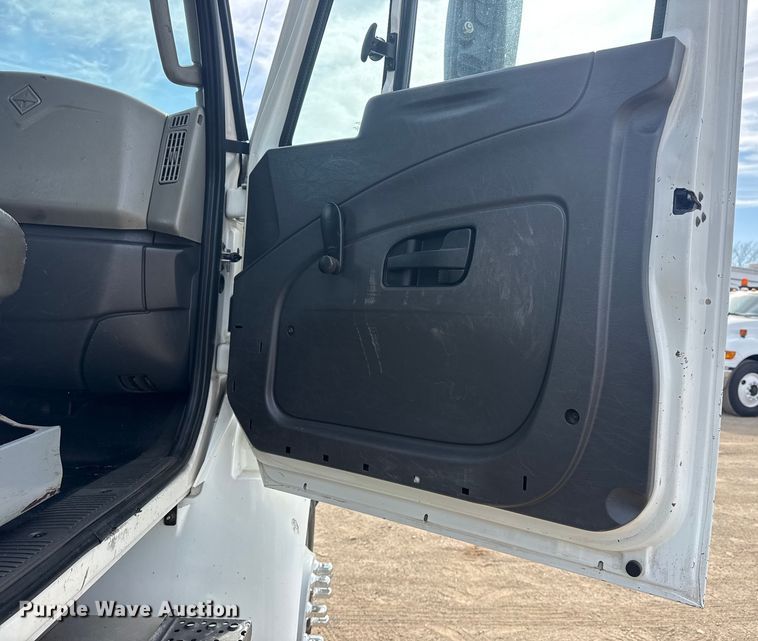 image for item EG2086 2017 International 4300 flatbed truck