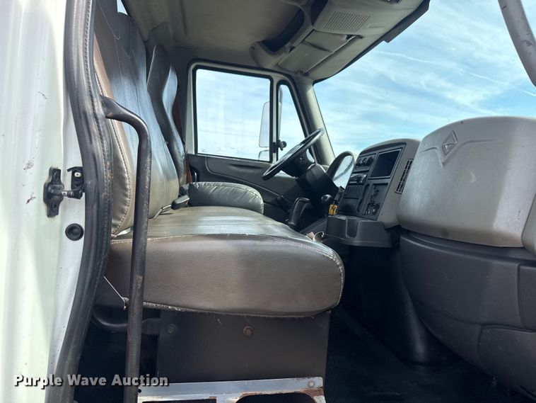 image for item EG2086 2017 International 4300 flatbed truck