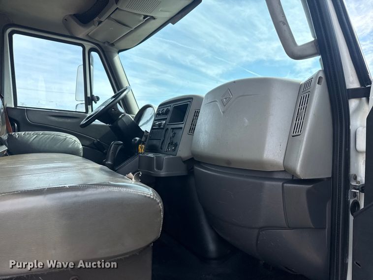 image for item EG2086 2017 International 4300 flatbed truck