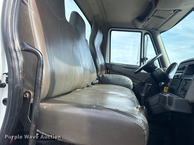 image for item EG2086 2017 International 4300 flatbed truck