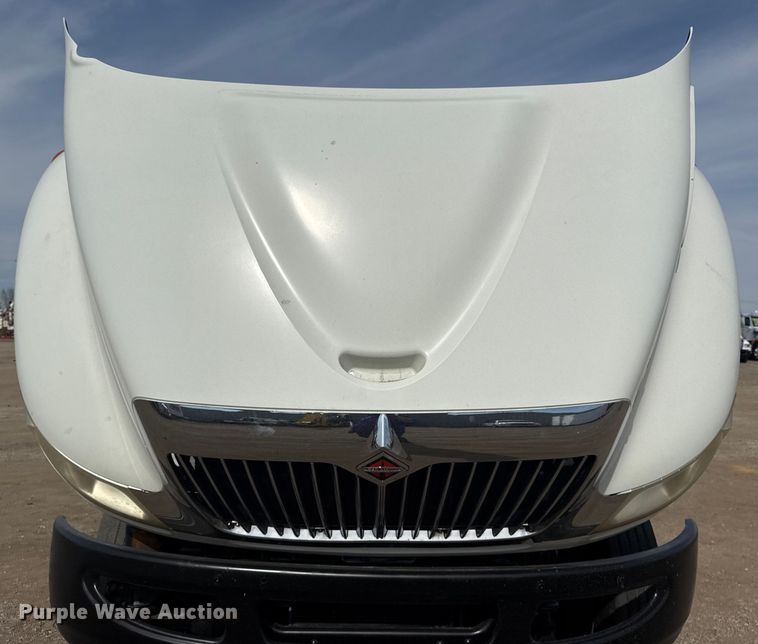 image for item EG2086 2017 International 4300 flatbed truck