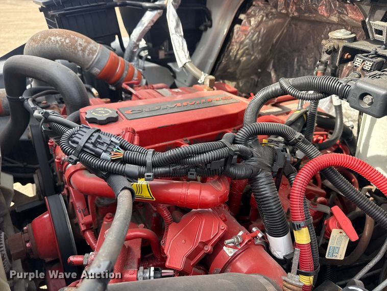 image for item EG2086 2017 International 4300 flatbed truck