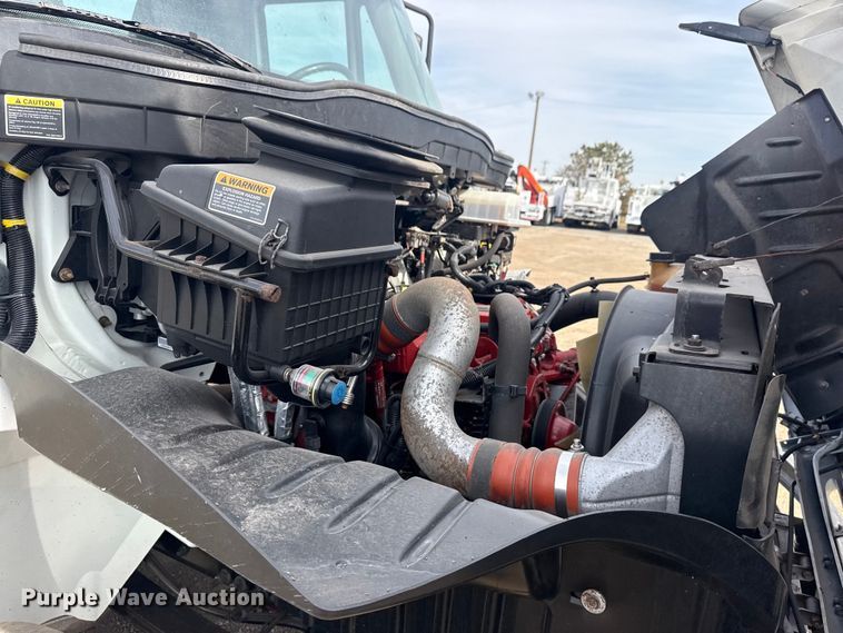 image for item EG2086 2017 International 4300 flatbed truck