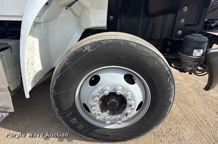 image for item EG2086 2017 International 4300 flatbed truck