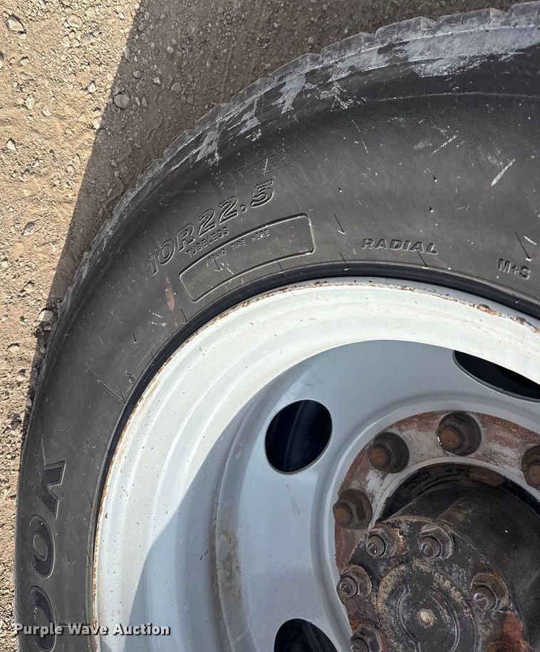 image for item EG2086 2017 International 4300 flatbed truck