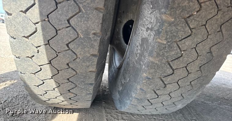 image for item EG2086 2017 International 4300 flatbed truck