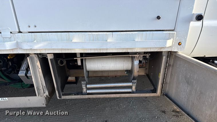 image for item EG2092 2012 Ford F650 Super Duty XL flatbed truck