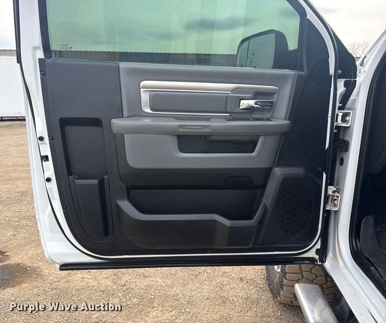 image for item EG2099 2017 RAM 3500HD truck cab and chassis