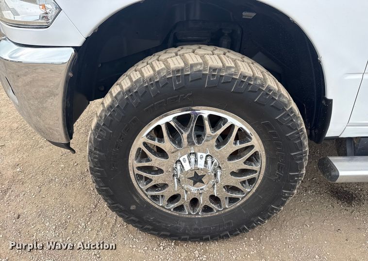 image for item EG2099 2017 RAM 3500HD truck cab and chassis