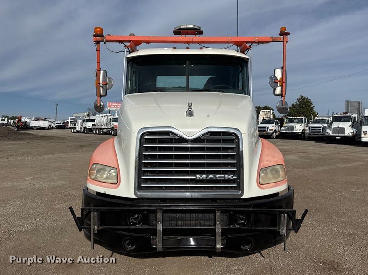 image for item EG2116 2013 Mack CXU612 toter truck