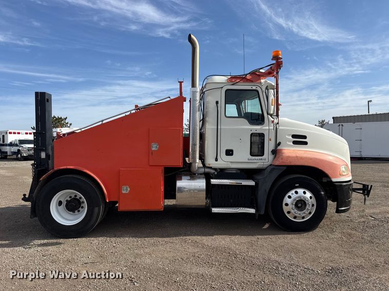 image for item EG2116 2013 Mack CXU612 toter truck
