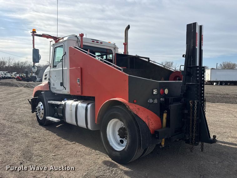 image for item EG2116 2013 Mack CXU612 toter truck