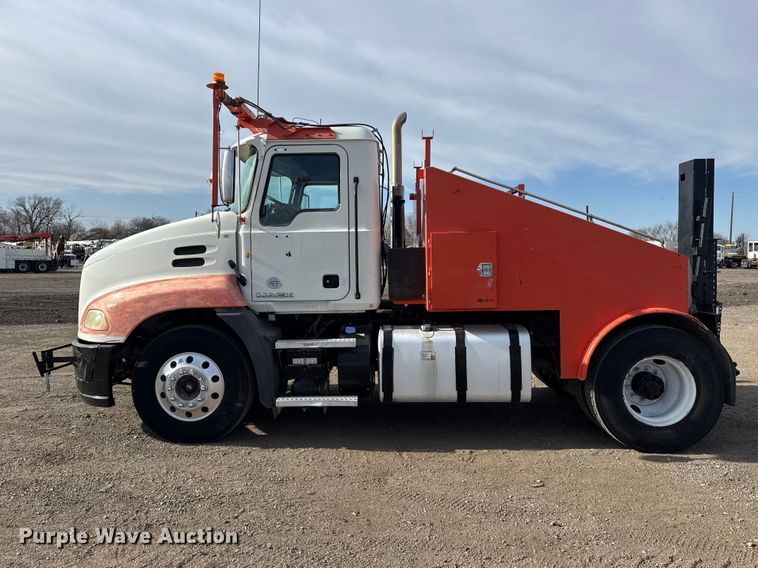 image for item EG2116 2013 Mack CXU612 toter truck