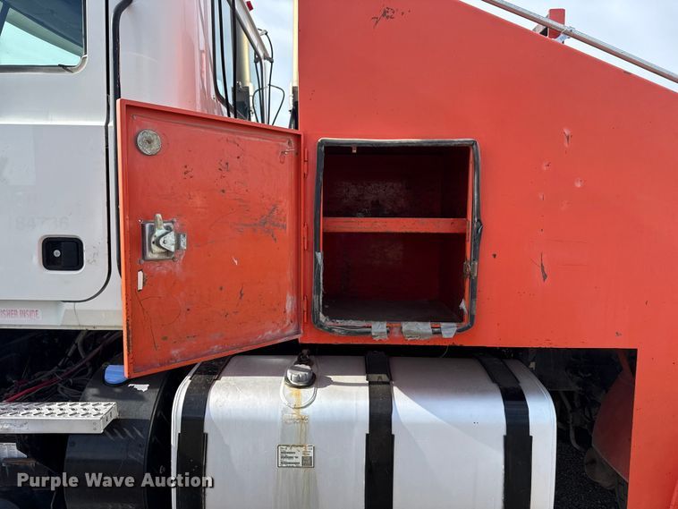 image for item EG2116 2013 Mack CXU612 toter truck