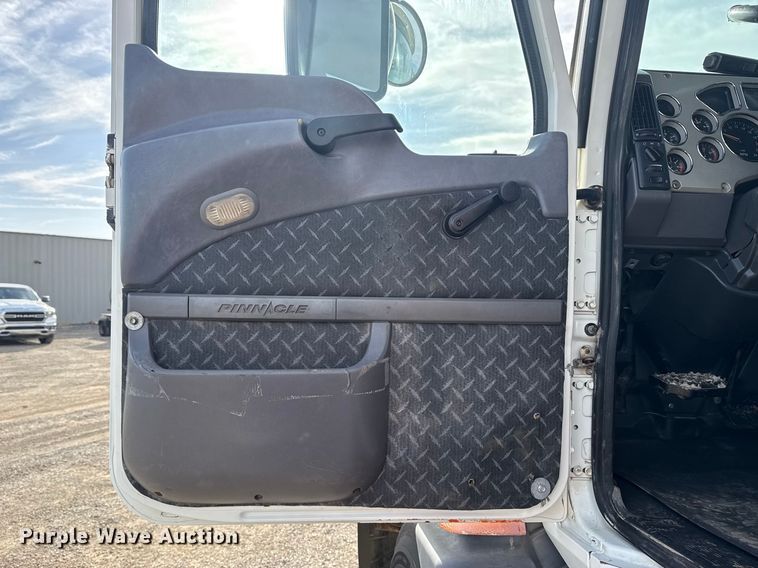 image for item EG2116 2013 Mack CXU612 toter truck