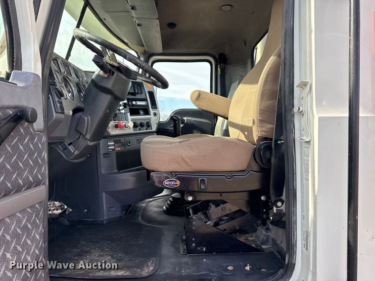 image for item EG2116 2013 Mack CXU612 toter truck