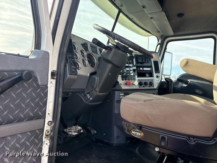 image for item EG2116 2013 Mack CXU612 toter truck