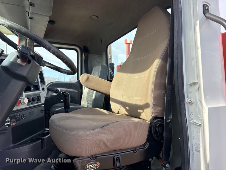 image for item EG2116 2013 Mack CXU612 toter truck