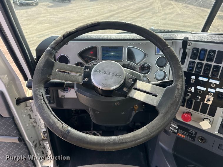 image for item EG2116 2013 Mack CXU612 toter truck