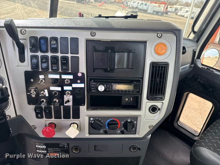 image for item EG2116 2013 Mack CXU612 toter truck