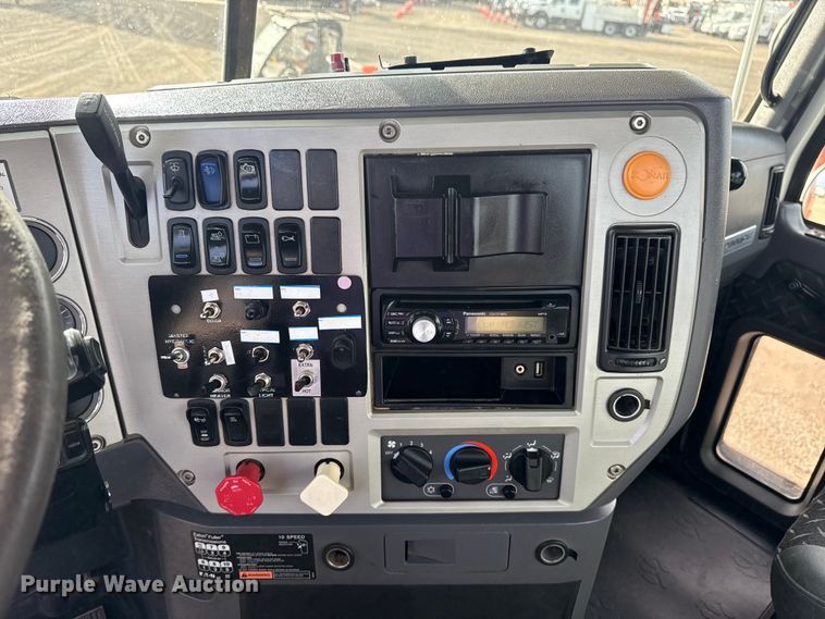 image for item EG2116 2013 Mack CXU612 toter truck