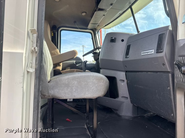 image for item EG2116 2013 Mack CXU612 toter truck