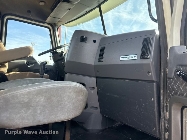 image for item EG2116 2013 Mack CXU612 toter truck