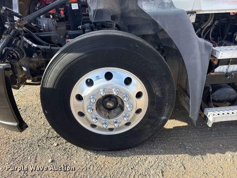 image for item EG2116 2013 Mack CXU612 toter truck